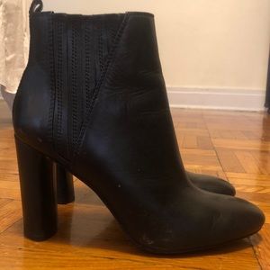 Vince Camuto Black Leather Heel booties size 9